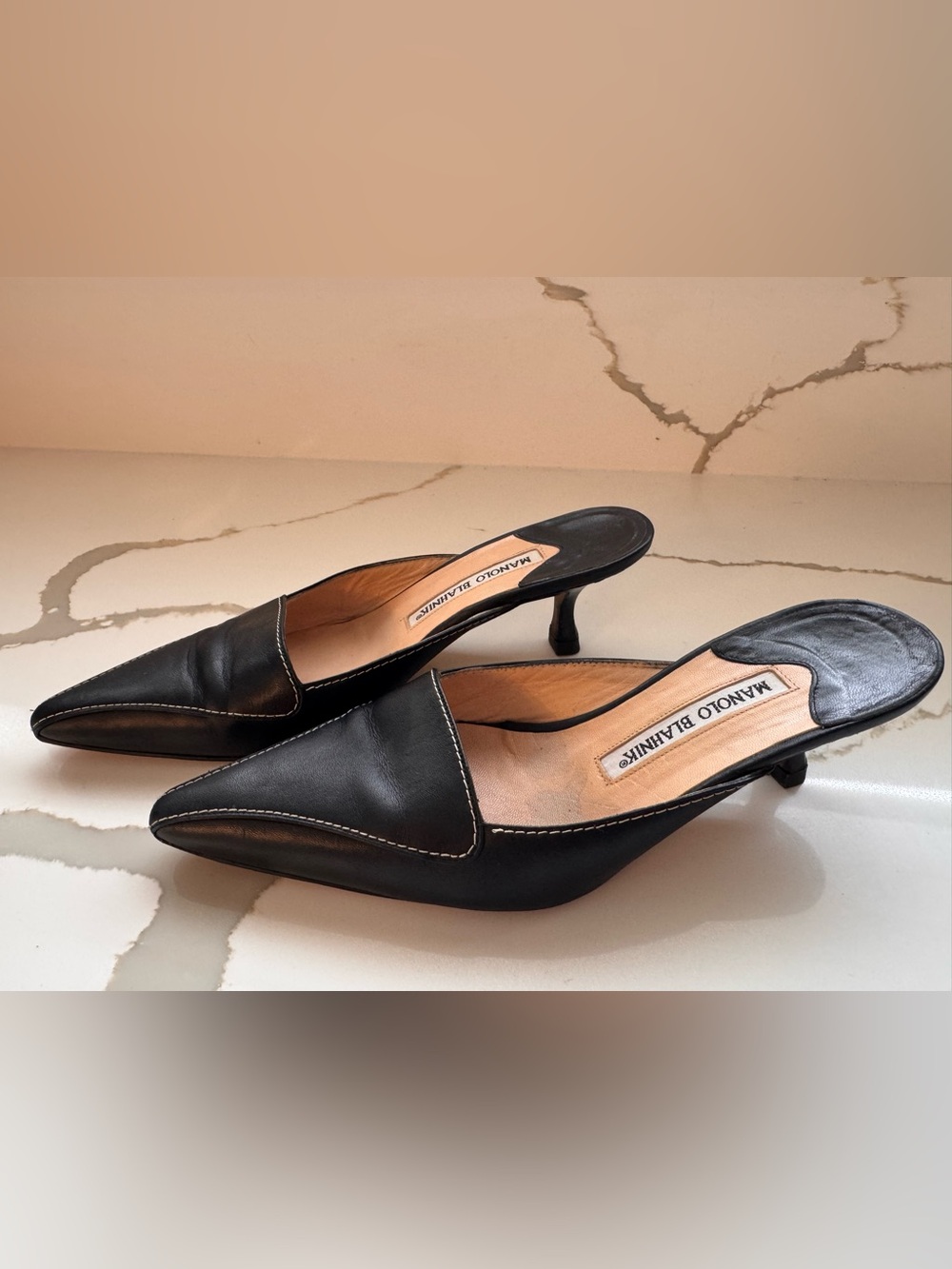 Manolo Blahnik Black Leather Pointed Toe Kitten Heel Mules Size 35.5 - Picture 3 of 7